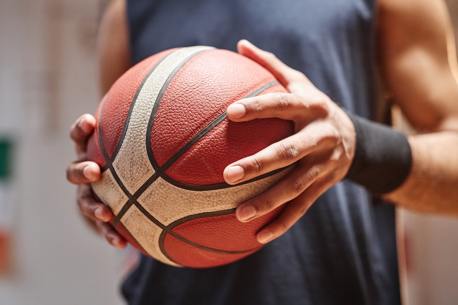 Traspasos en las ligas FEB: cómo subir de categoría con garantías legales (y sin perder tu 15%)